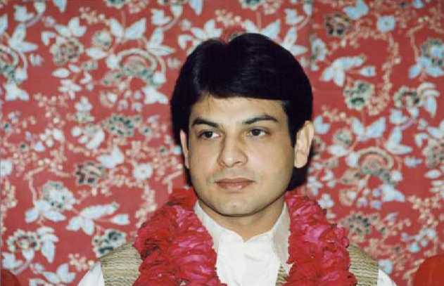 mukhtar on nikah day.jpg (31451 bytes)